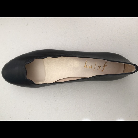 SF/NY Black Leather Scallop Flats - Picture 4 of 7